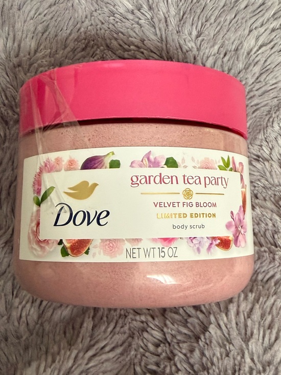 Dove Other - Dove Garden Tea Party Velvet Fig Bloom Pink Body Scrub - Limited Edition
